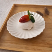 Kunafa Pistachio & Hokkaido Milk Strawberry Mochi (4pcs) Kunafa Pistachio & Hokkaido Milk Strawberry Mochi (4pcs)